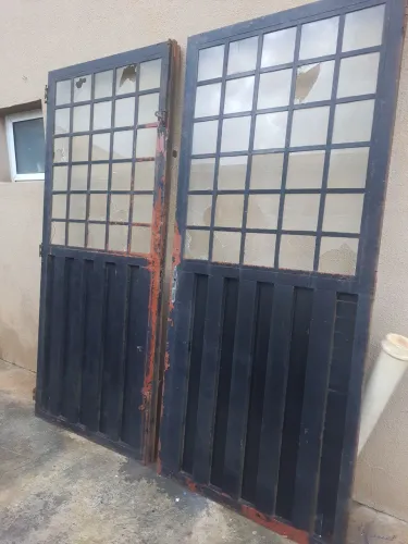 Porta de Ferro com vidro