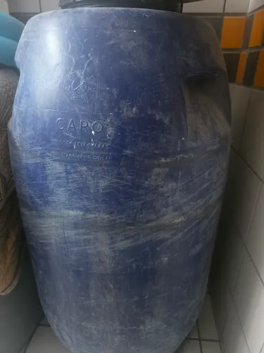 Tonel 250 litros.