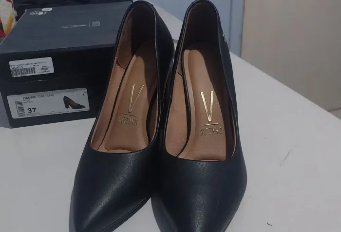 Scarpin Vizzano, Preto, Bico Fino, Tam 37, Salto Alto - Seminovo 