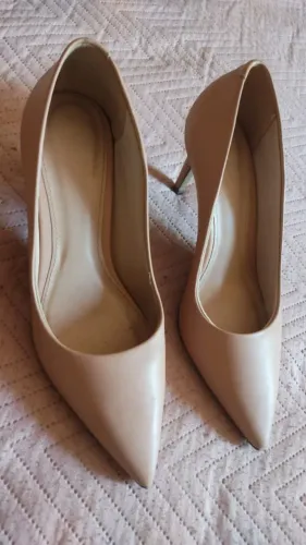 Vendo Scarpin Bege Feminino usado apenas 1x