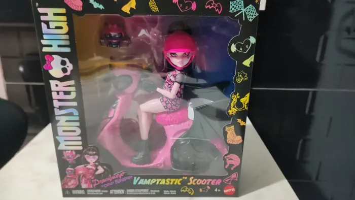 Monsters High Draculaura Vamp-tastic Scooter