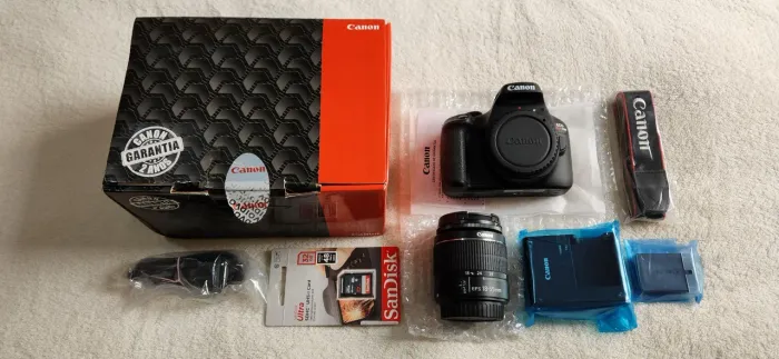 Canon T100 Wi-fi com lente 18-55mm (Apenas 28 clicks)