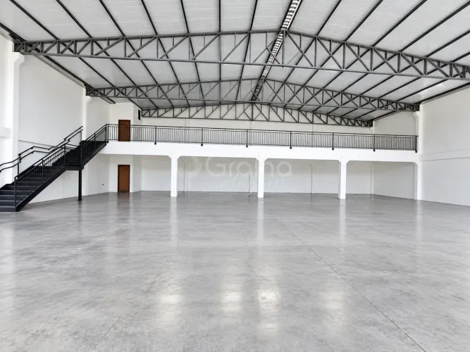 Locação na Nova Palhoça | 600 m² com mezanino