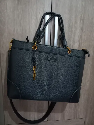 Linda bolsa grande da Santa Lolla. 
