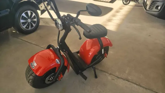 Scooter Tui eletrica