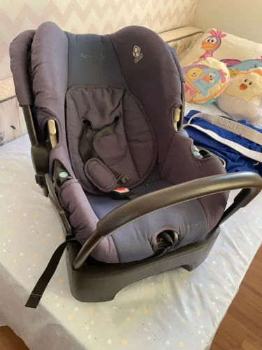 Bebê conforto com base para o carro Safety 1st