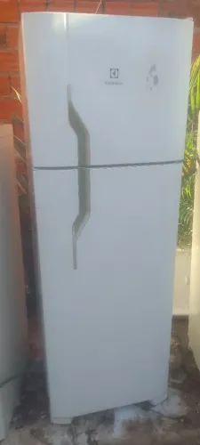 Geladeira eletrolux360litros