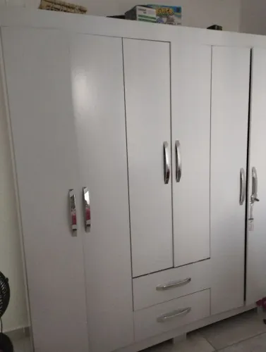 Guarda roupa semi novo