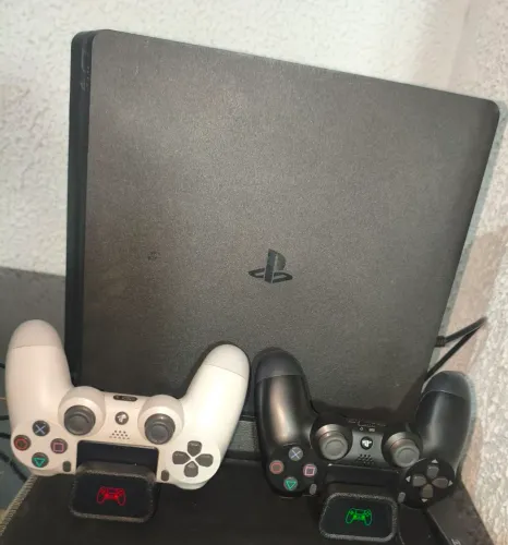 Vendo Ps4 Slim 1TB na caixa + base + 8 jogos (RDR2 e GTA5 com mapas)
