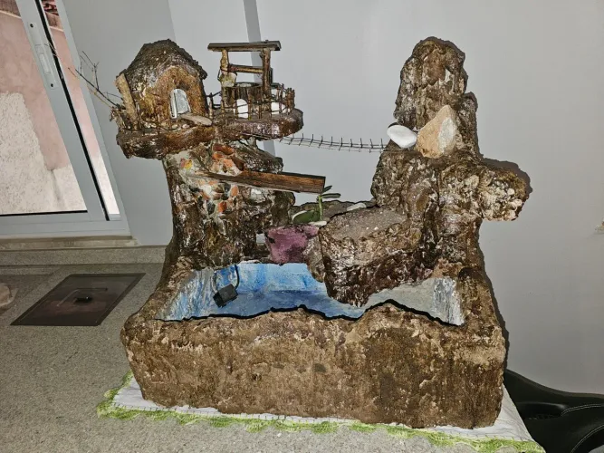 Fonte cascata de água artesanal novinha