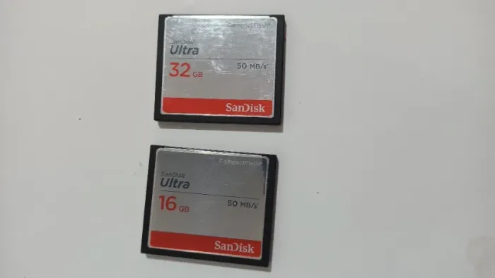 Cartões CF SandisK de 32gb e 16gb prontos pra uso