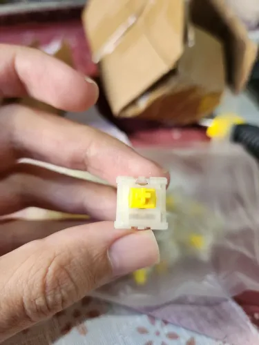 Gateron Milky Yellow Pro + Leobog Graywood v4