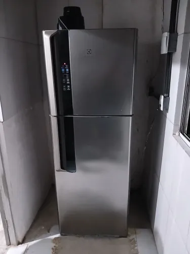 Geladeira Electrolux Duplex Inox com Painel Digital 