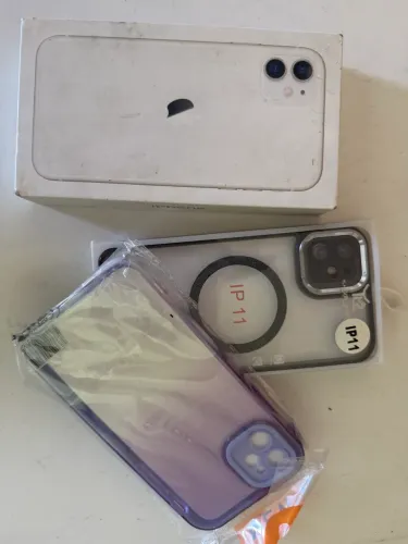 Caixa vazia e capas iPhone 11