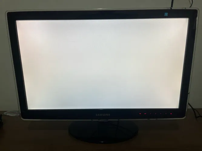 Tv monitor 24 polegadas com defeito