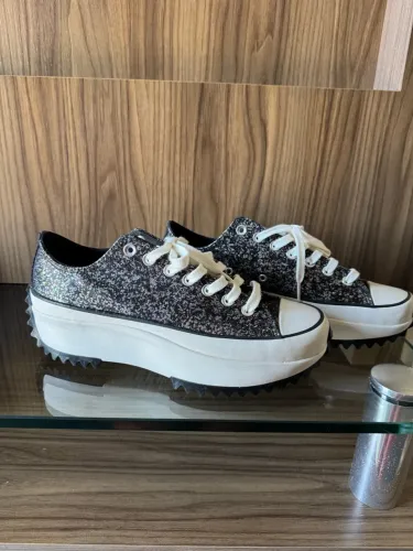 Tênis tratorado Allstar converse preto com brilho tamanho 40 veste 41 também