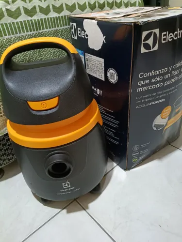 Aspirador de pó e água