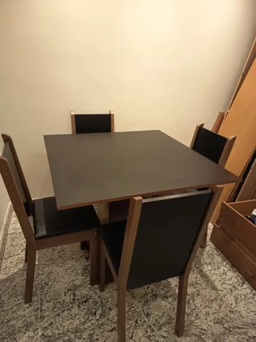 Mesa de Jantar c 4 cadeiras