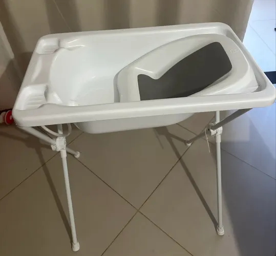 Banheira de bebê na cor branca marca Galzerano