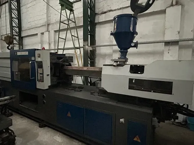 Injetora de Plástico FCS 220t