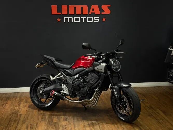 CB 650 Vermelha 2026 E-CLUTCH - Apenas 1.500 KM.