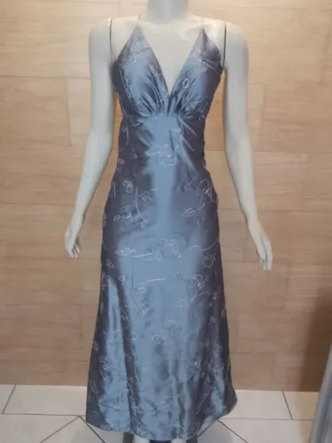 Vestido longo grafite elegante com sensualidade tamanho P