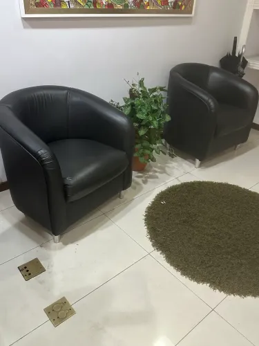 Poltrona preta em corvim em ótimo estado - retirada em Santana  ZN SP