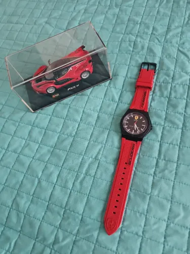RELÓGIO ORIGINAL SCUDERIA FERRARI ASPIRE FXX K + MINIATURA FXX K 1:43 - EDIÇÃO ESPECIAL