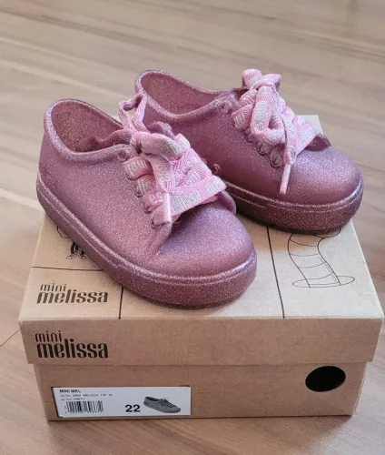 Mini melissa rosa glitter N°22 com cheirinho de novo ainda. Nem lavei quase não usado