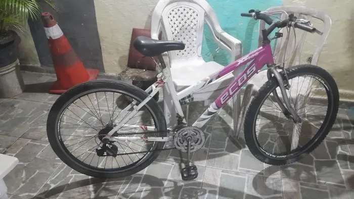 Bicicleta de alumínio só tá com a cor rosa e branco, 250