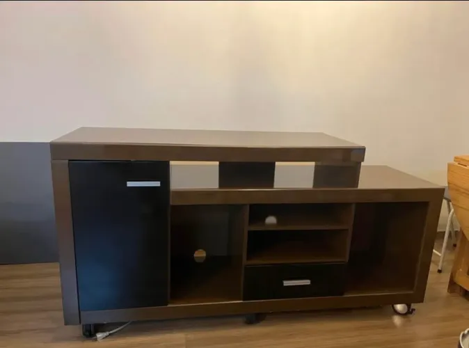 Rack Tv marrom e preto