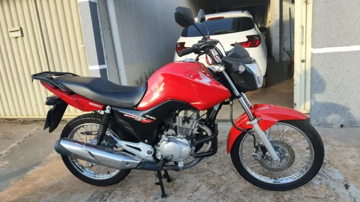 Vende-se moto Titan 150 esdi bem conservada