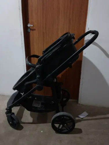Carrinho de bebê Moisés preto