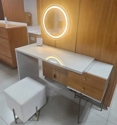Penteadeira Evorá com puff R$ 1.499,00