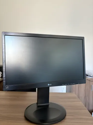 Monitor LG 20 polegadas com rotaçao e regulagem de altura