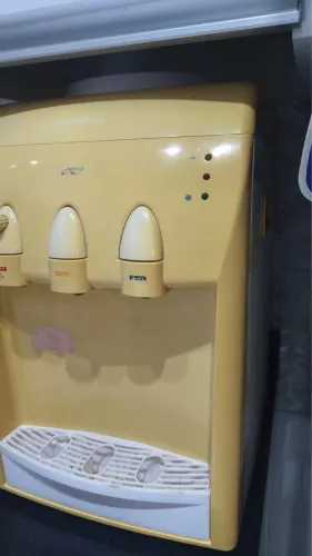 Gelaágua (elétrico e funcionando a água gelada).