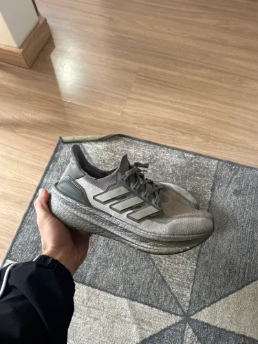 Tênis adidas ultraboost 5 41
