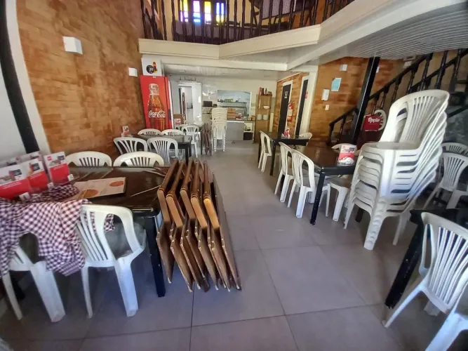 Pizzaria completa com 10 anos 