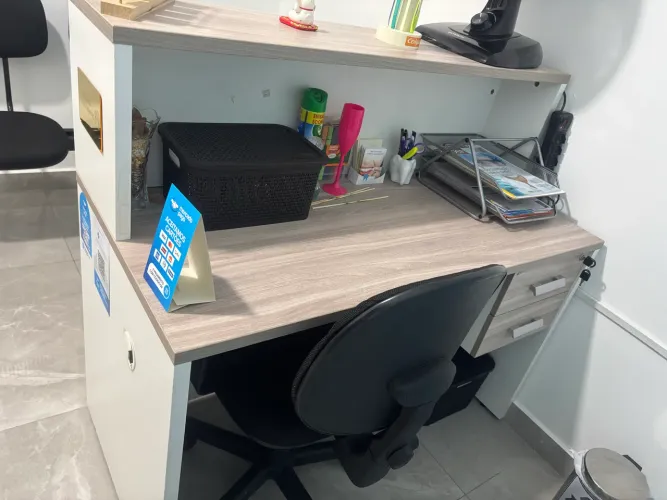 Balcão de Recepção para Clínica/Consultório com Gavetas e Chave