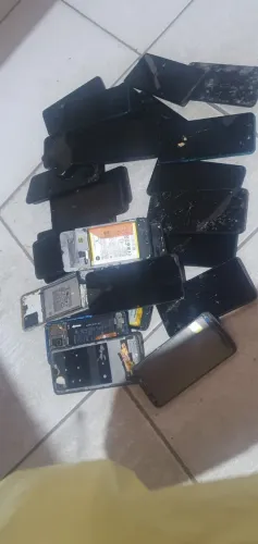 Lote de 30 celulares - Sucata