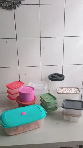 SALVEI NOS POTINHOS PLÁSTICOS