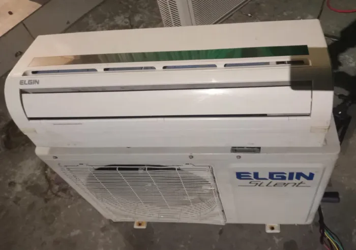 Ar Condicionado para quarto Elgin 9 Mil BTUs Quente Frio 