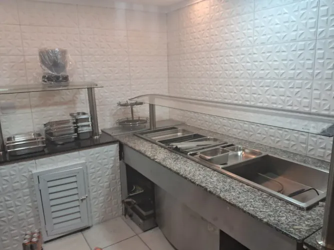 Vende se Buffet quente e frio, quente 16 cubas e frio 12 cubas