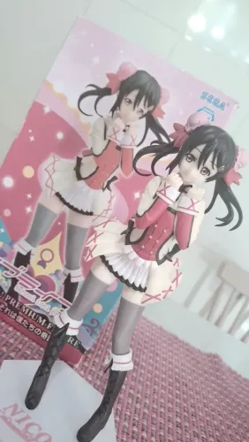 Figure Nico Yazawa com caixa
