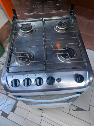Fogão seminovo 4 bocas