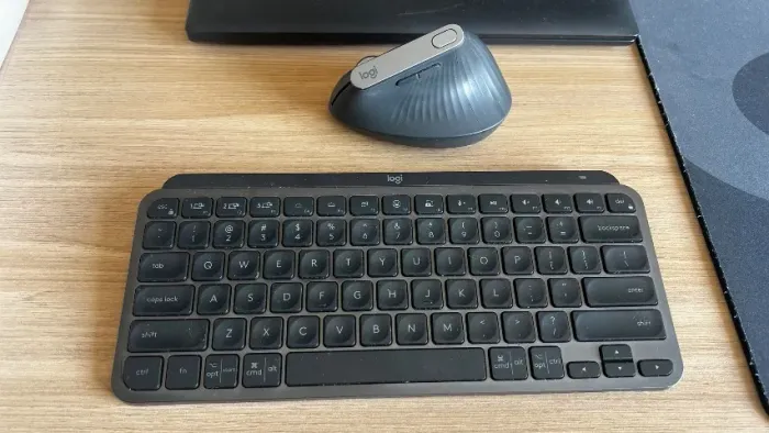 MX Keys Mini Logitech - Teclado e Mouse