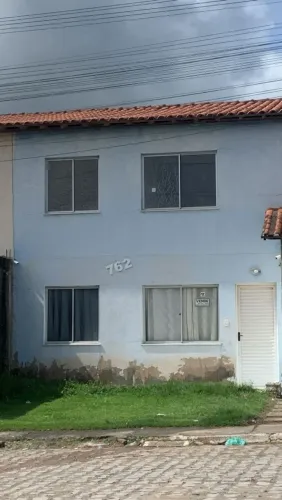 Duas casas a venda mesmo dono