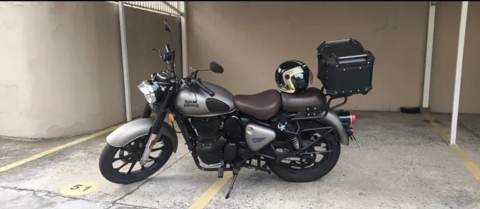 Moto impecável
