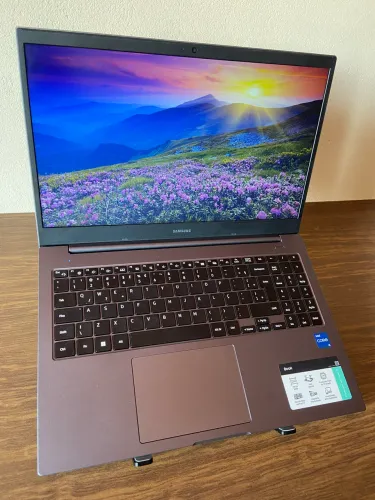 Notebook Samsung i5 11ª Geração / IrisXe Graphics / 8GB RAM / 256GB SSD / Tela 15.6? 