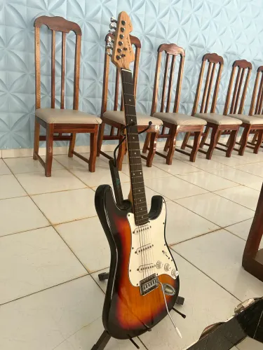 GUITARRA VOGGA USADA UMA VEZ!